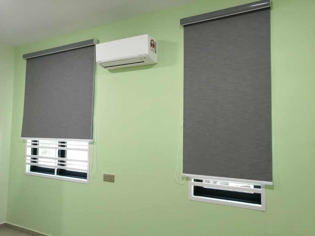 BLACKOUT 100 ROLLER BLINDS